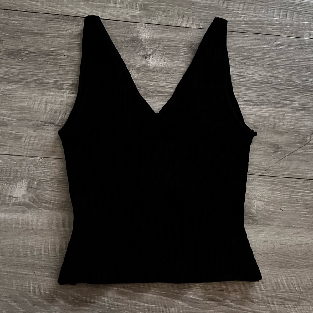 Aritzia Babaton V-Neck Tank